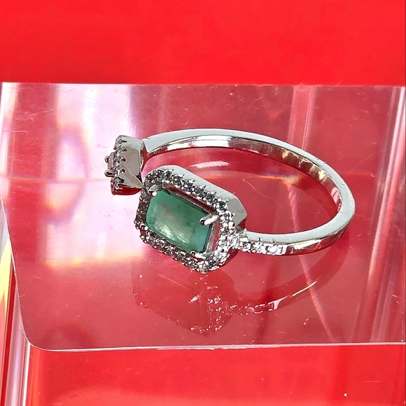 925 Sterling Silver Open Band Sz 6.5 with Natural Octagon 6x4mm Emerald Gemstone - Picture 2 of 9